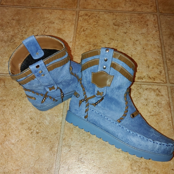 Blue suede moccasin boots. Sz 8.5 - Picture 4 of 4